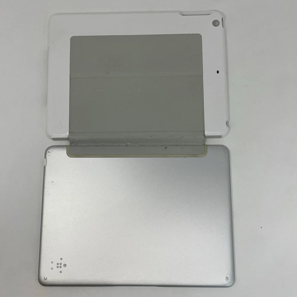 Apple iPad with White Bluetooth Keyboard Case